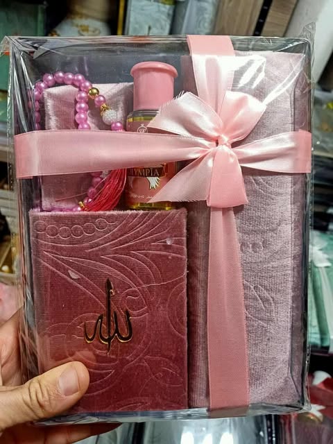 ❤️❤️كوفري فيه كتاب قرآن+ سجادة + سبحة + عطر❤️❤️