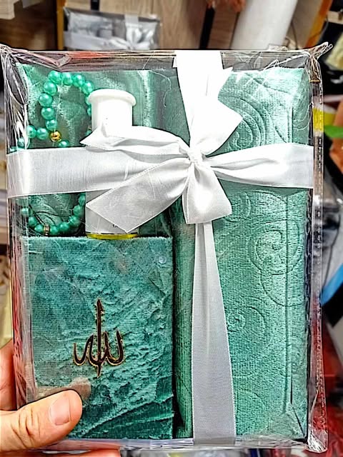 كوفري فيه كتاب قرآن+ سجادة + سبحة + عطر